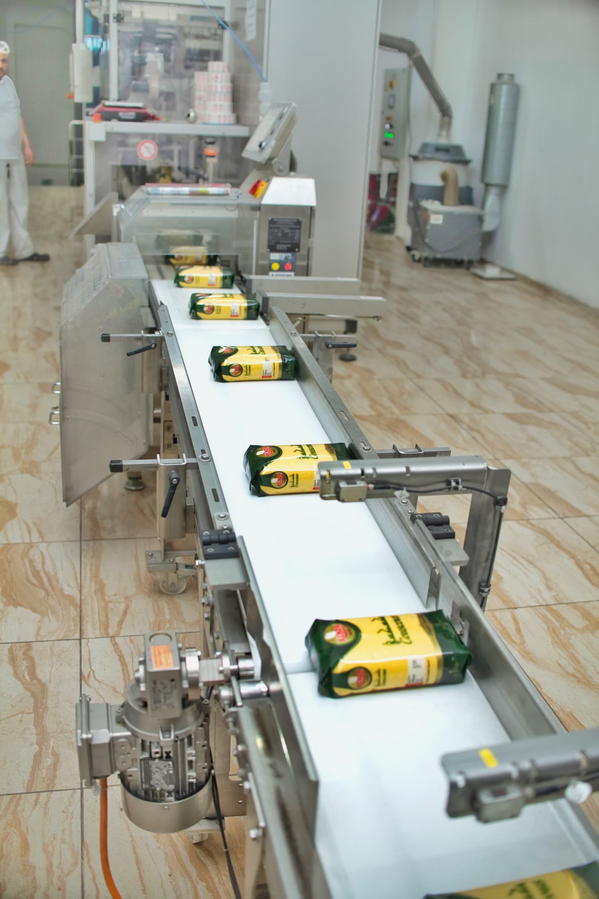 « Les étapes clés de notre production : du grain brut au produit fini, l'excellence à chaque étape. 🌾➡️📦 »
« المراحل الأساسية لإنتاجنا: من الحبة الخام إلى المنتج النهائي، التميّز في كل خطوة. 🌾➡️📦 »